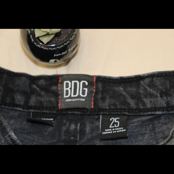 JEAN SHORTS! DARK GREY IN SIZE 25 - Picture 2 of 2